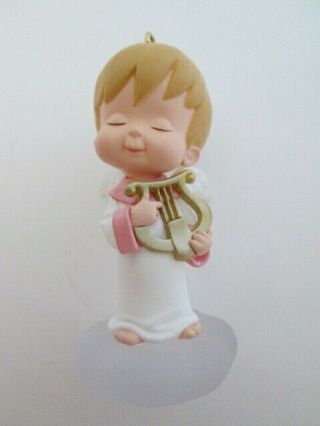 Hallmark Christmas Ornament " 2001 " Mary 