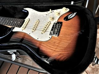 2016 Fender Stratocaster Deluxe Vintage/two Tone Ash